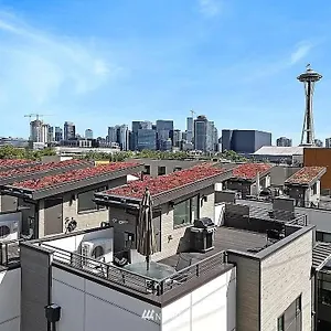 Deactivated- Rooftop Patio With Grill 2br 3ba Central, Walkable Location Holiday home Seattle